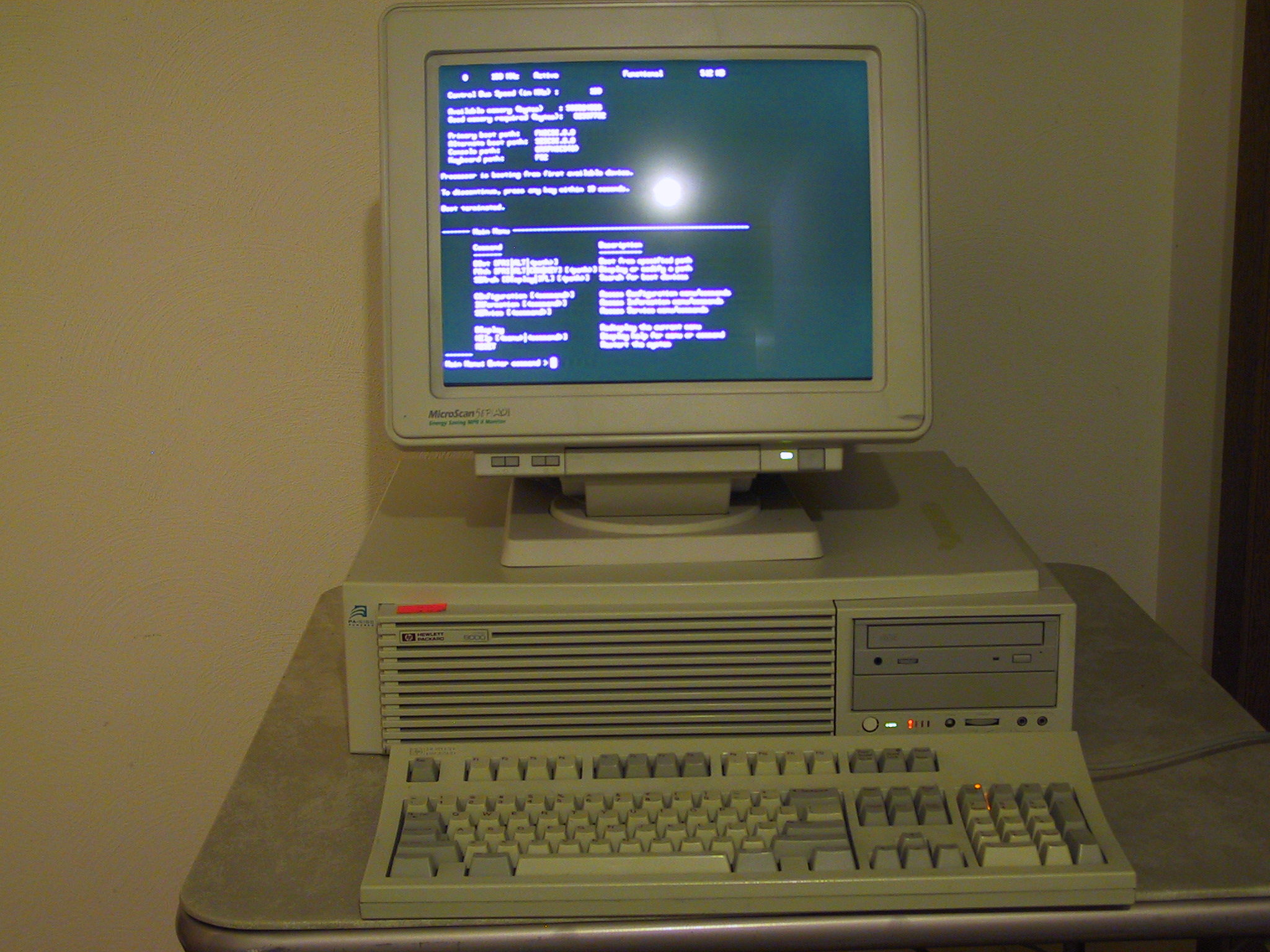 HP 9000 Model C100 Workstation