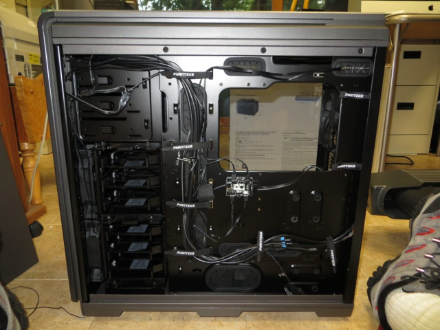 Intel i7-8700K PC Phantoo Luxe Case Back Side