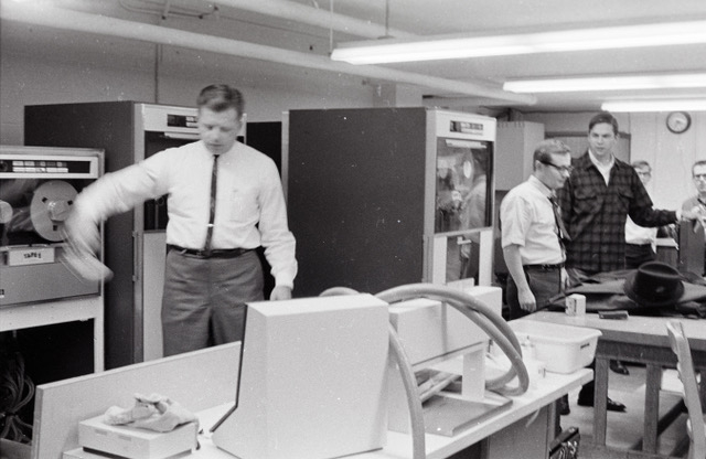 1410-Knitter-Hayes-0017_1031743781 IBM 1410 at UW B5 Commerce.
